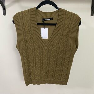 ⭐️ 2/$40 ⭐️ Olive Green Sleeveless V-Neck Cable Knit Sweater Vest